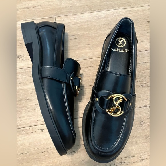 Sam and Libby Women's Black heeled  Loafer With Gold Metal Detail. Size 8.5 - Picture 1 of 6